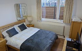 Beautiful Independent Apartment In London Uk